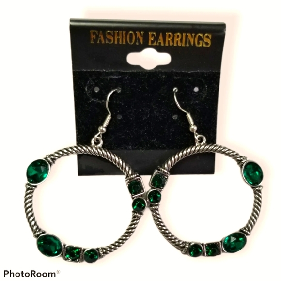 Jewelry - 🔥2/$30🔥 Glamorous Garland Green Earring